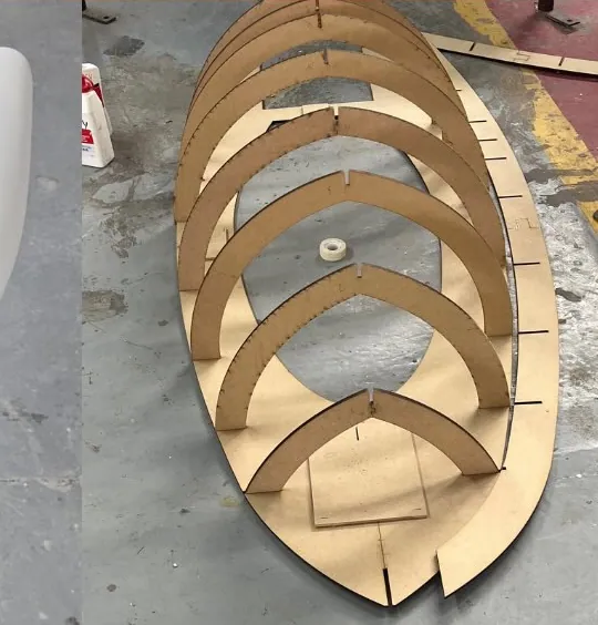 Cuadernas de madera de la estructura del vehículo