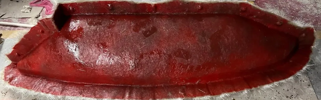 Interior del molde rojo del casco