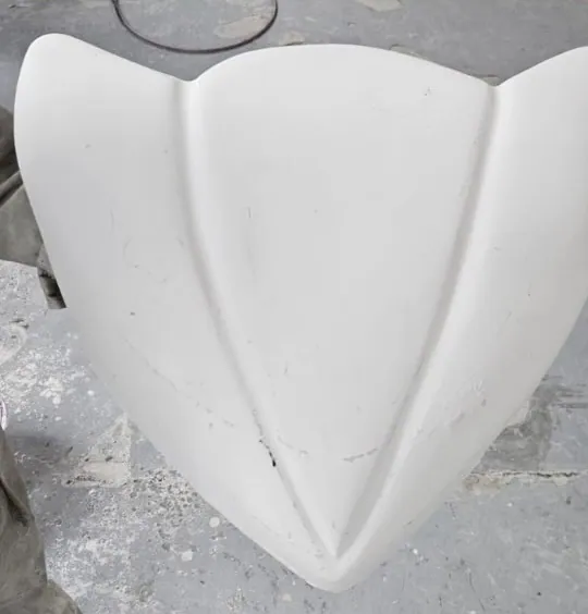 Proa blanca del casco ya modelada
